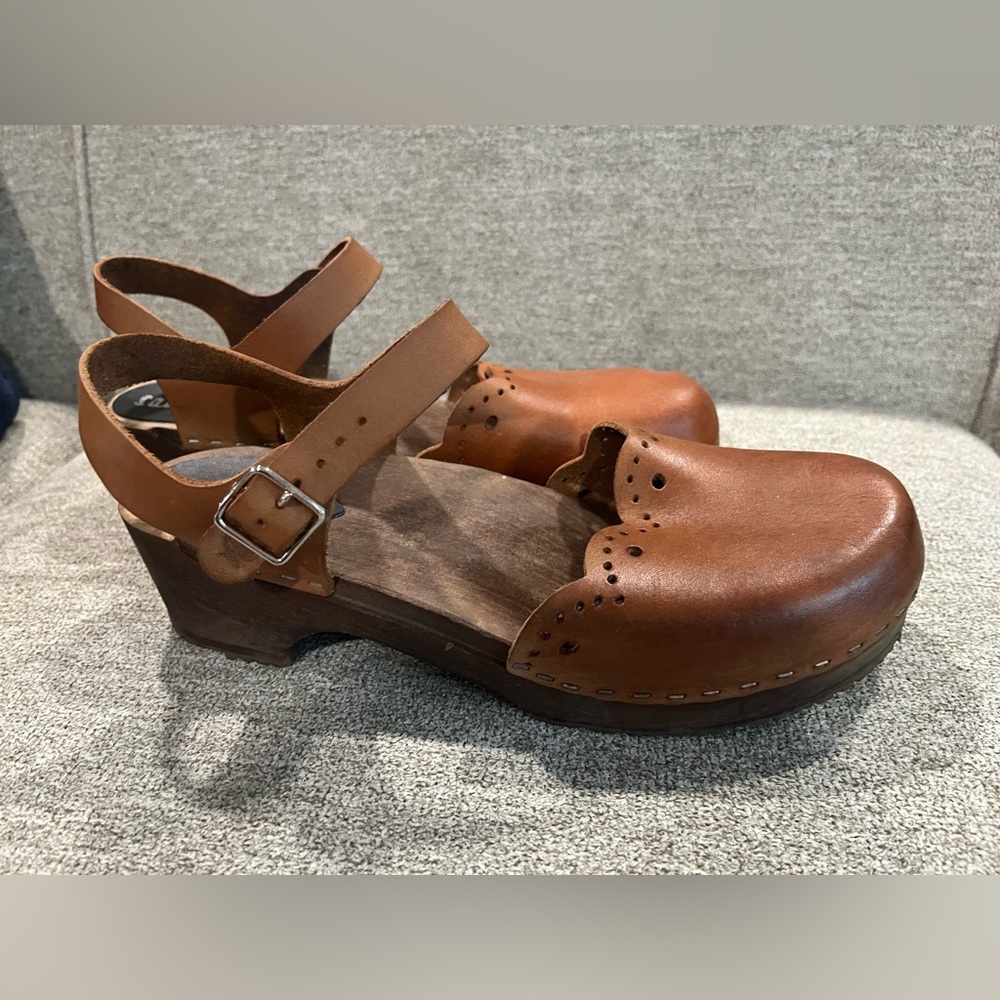 Sandrens Milan Scalloped Edge Sandal Clogs - Picture 3 of 8